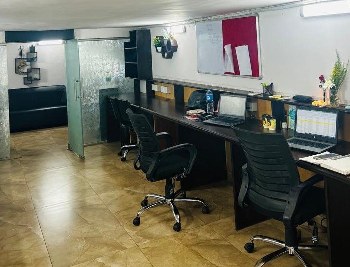 The consultants’ workspace at the DreamWings office